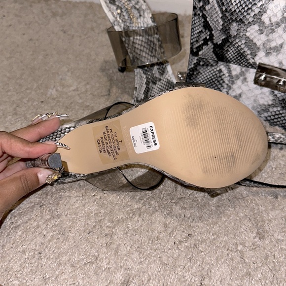 Purse and shoe set!! Express. Both only work once! Like new!! Shoe size 7 - Picture 4 of 5